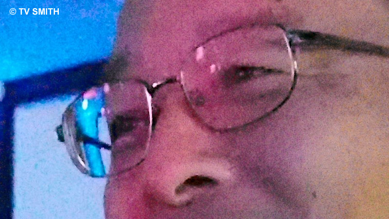 Olympus E-P3, ISO 12800, f5.6 1/60 sec (100% crop) Olympus E-P3, ISO 12800, f5.6 1/60 sec (100% crop)