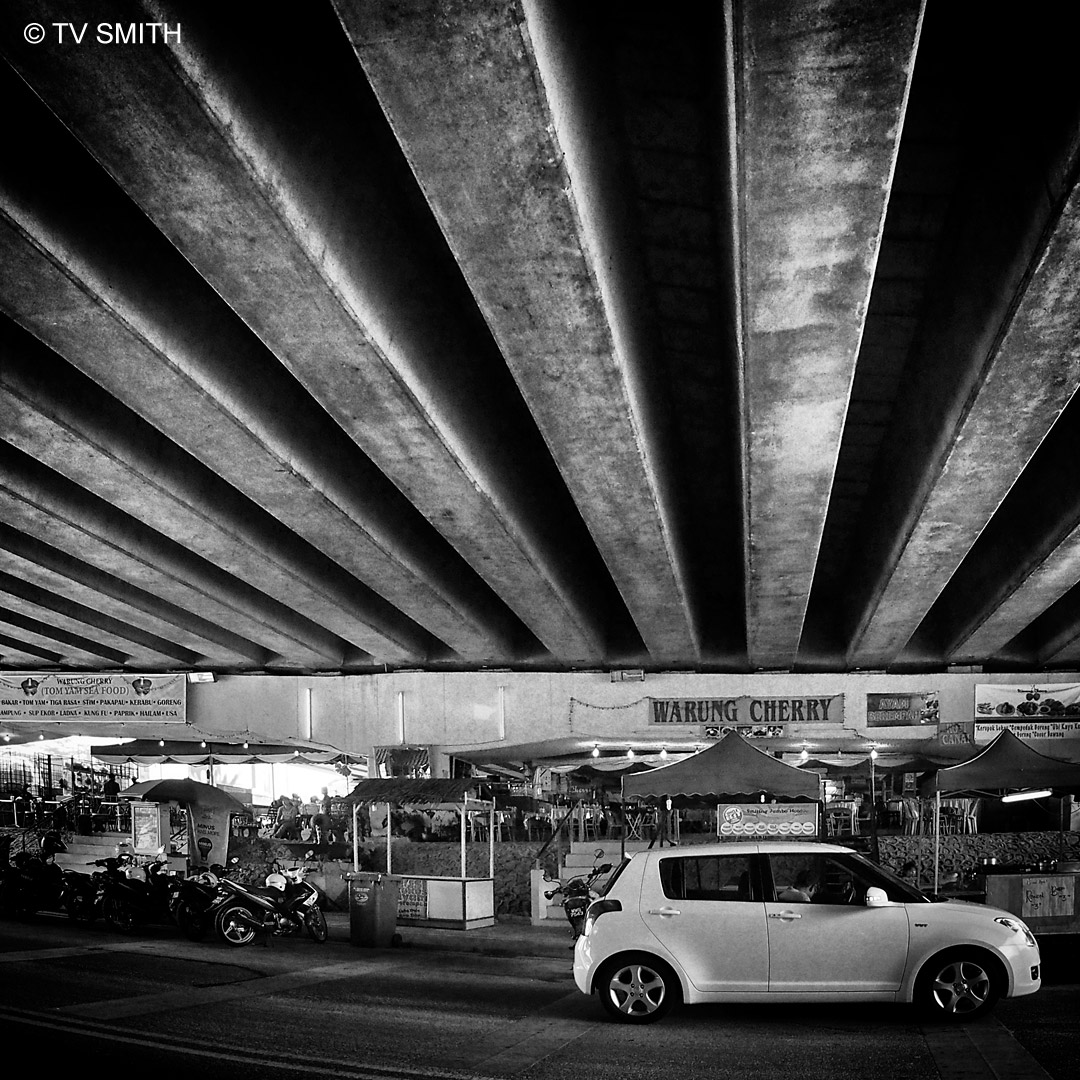 Dining Under the Stripes Dining Under the Stripes
